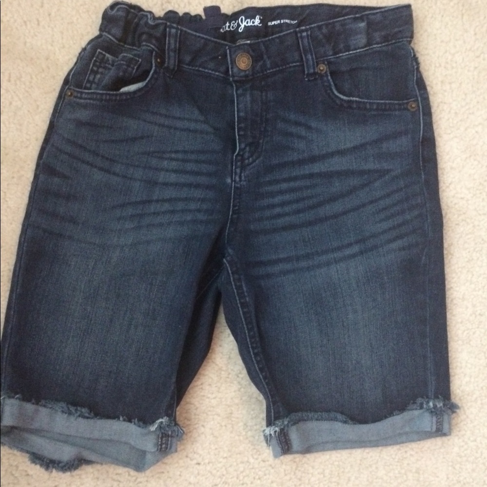 A cute comfortable pair of jean shorts.